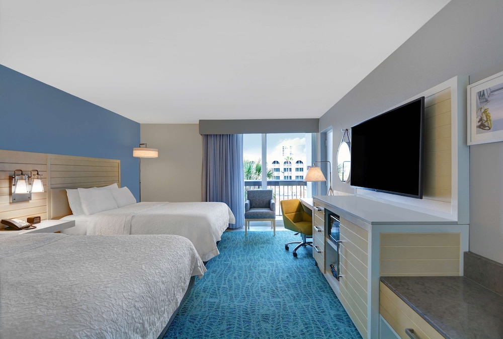 Room, 2 Queen Beds, Partial View, Ground Floor