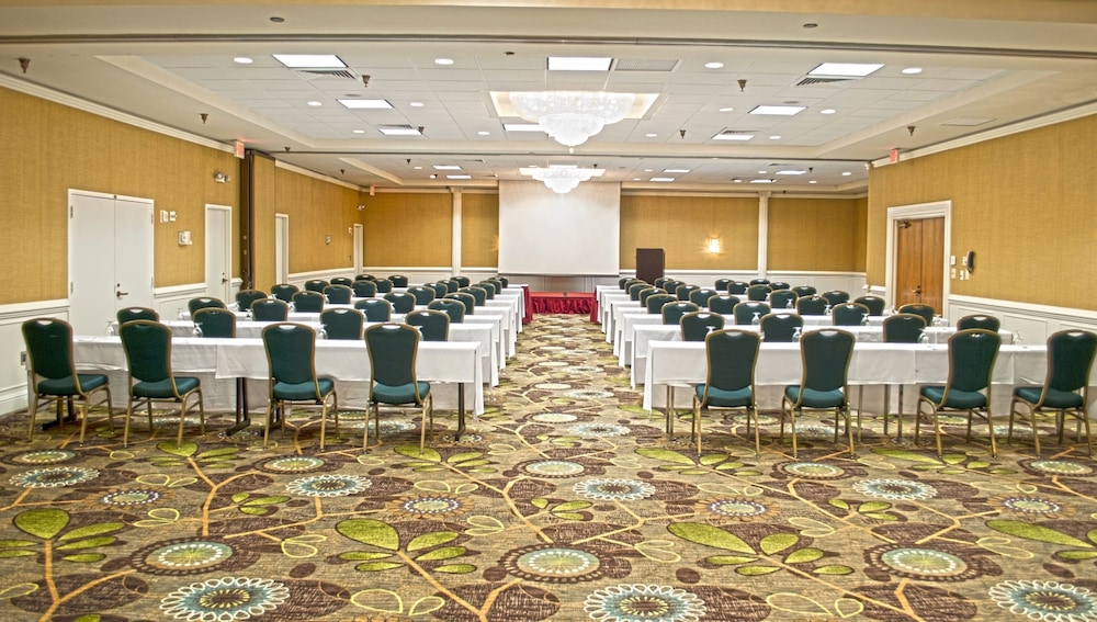 Holiday Inn Arlington at Ballston, an IHG Hotel 30/50