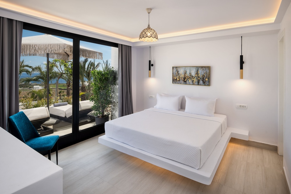 2 BEDROOMS, SUITE