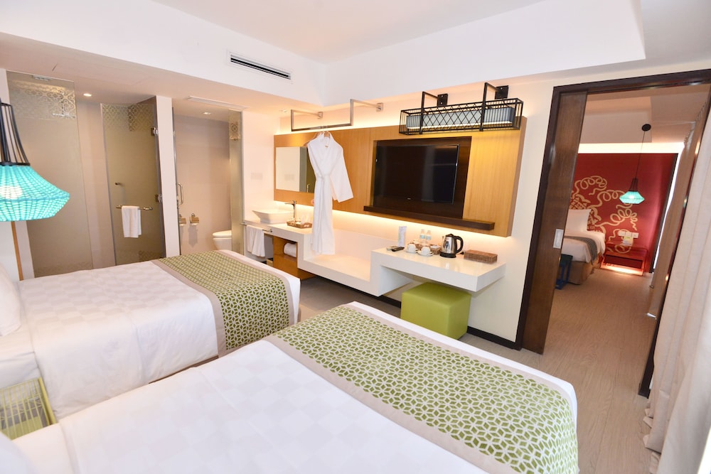 Hue Hotels Resorts Boracay 19/67