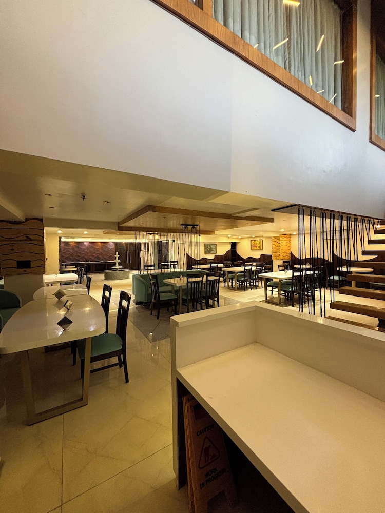 Hotel Gyan Garh Udaipur 34/49