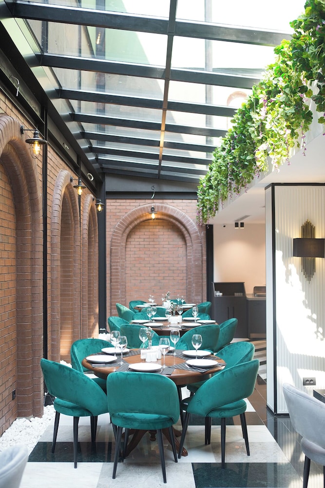 Emen S Hotel 37/48