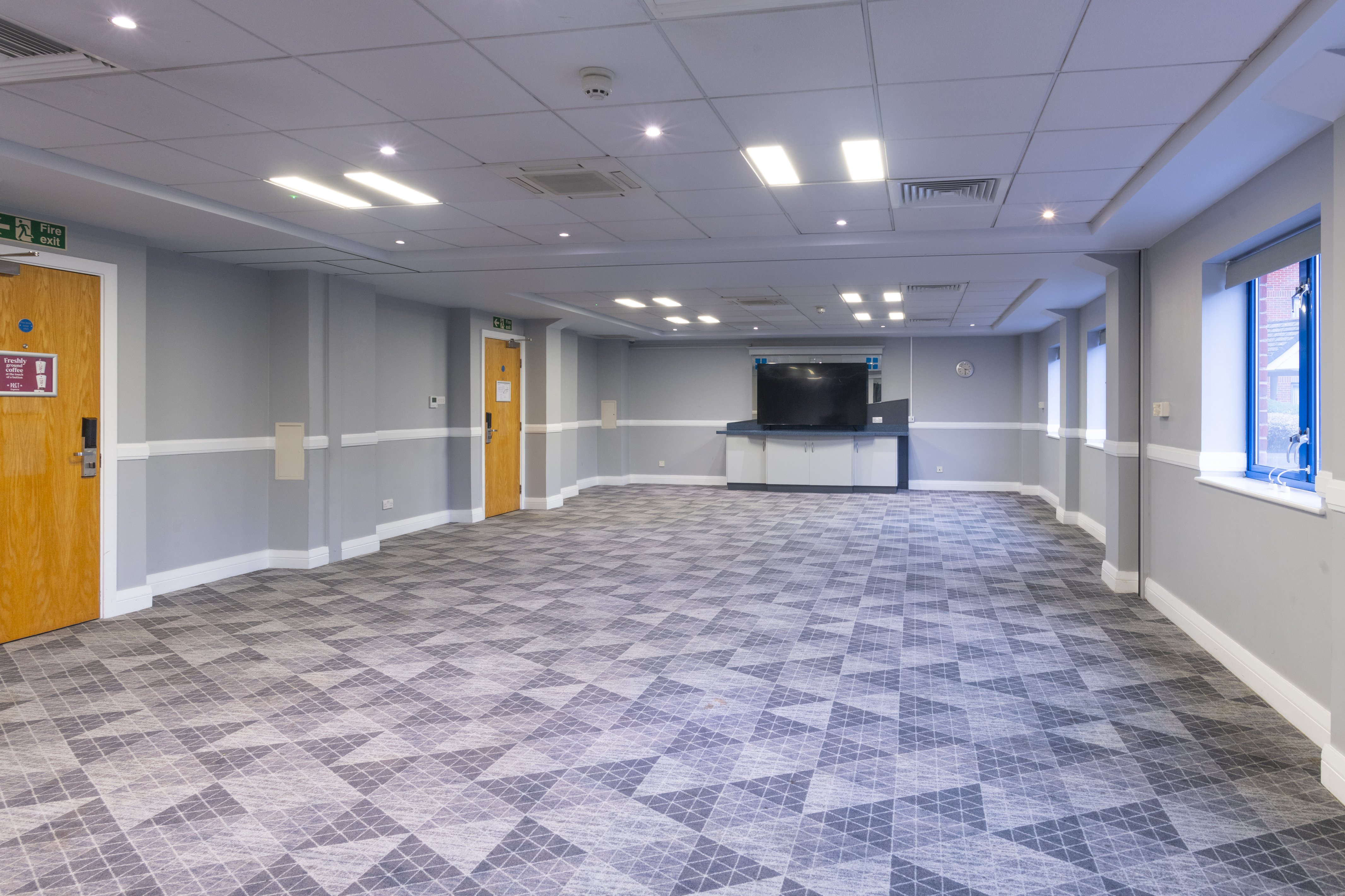 HOLIDAY INN EXPRESS BIRMINGHAM NEC 14/73