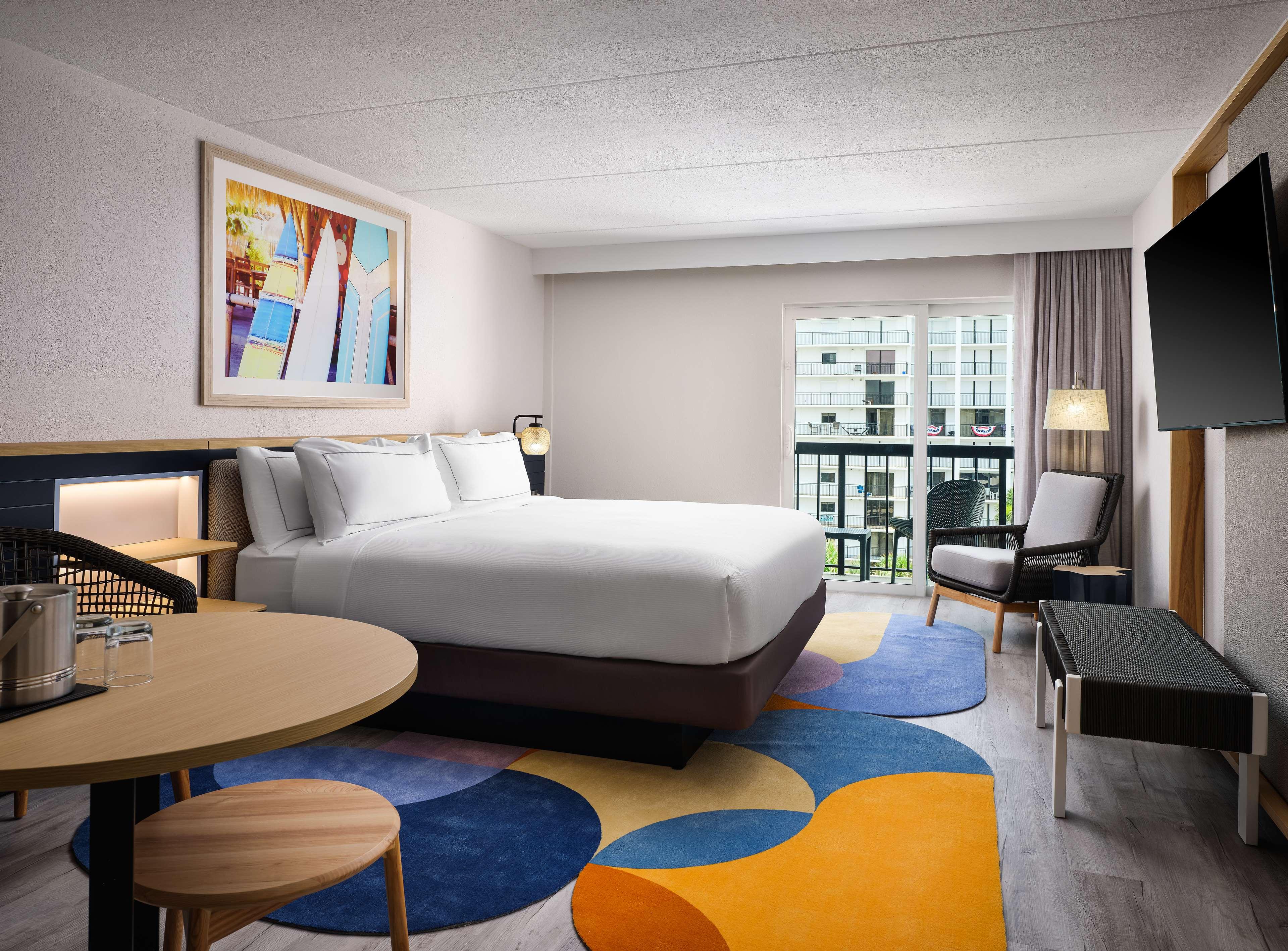 Room, King Bed, Partial Ocean View