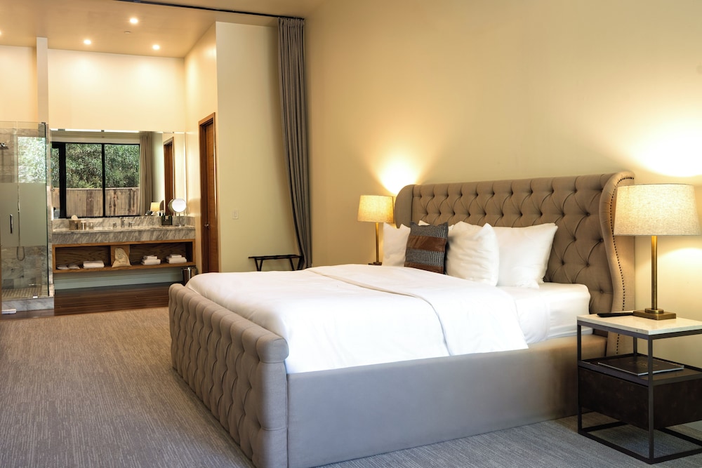 Estate, King Bed