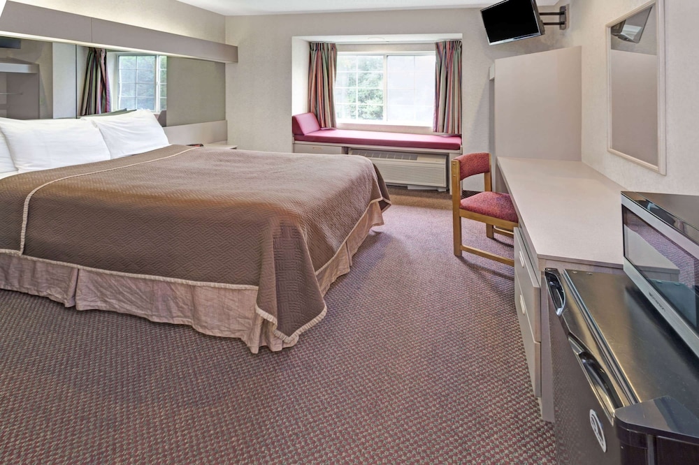 Red Lion Inn & Suites Elk Grove Village, IL 14/42