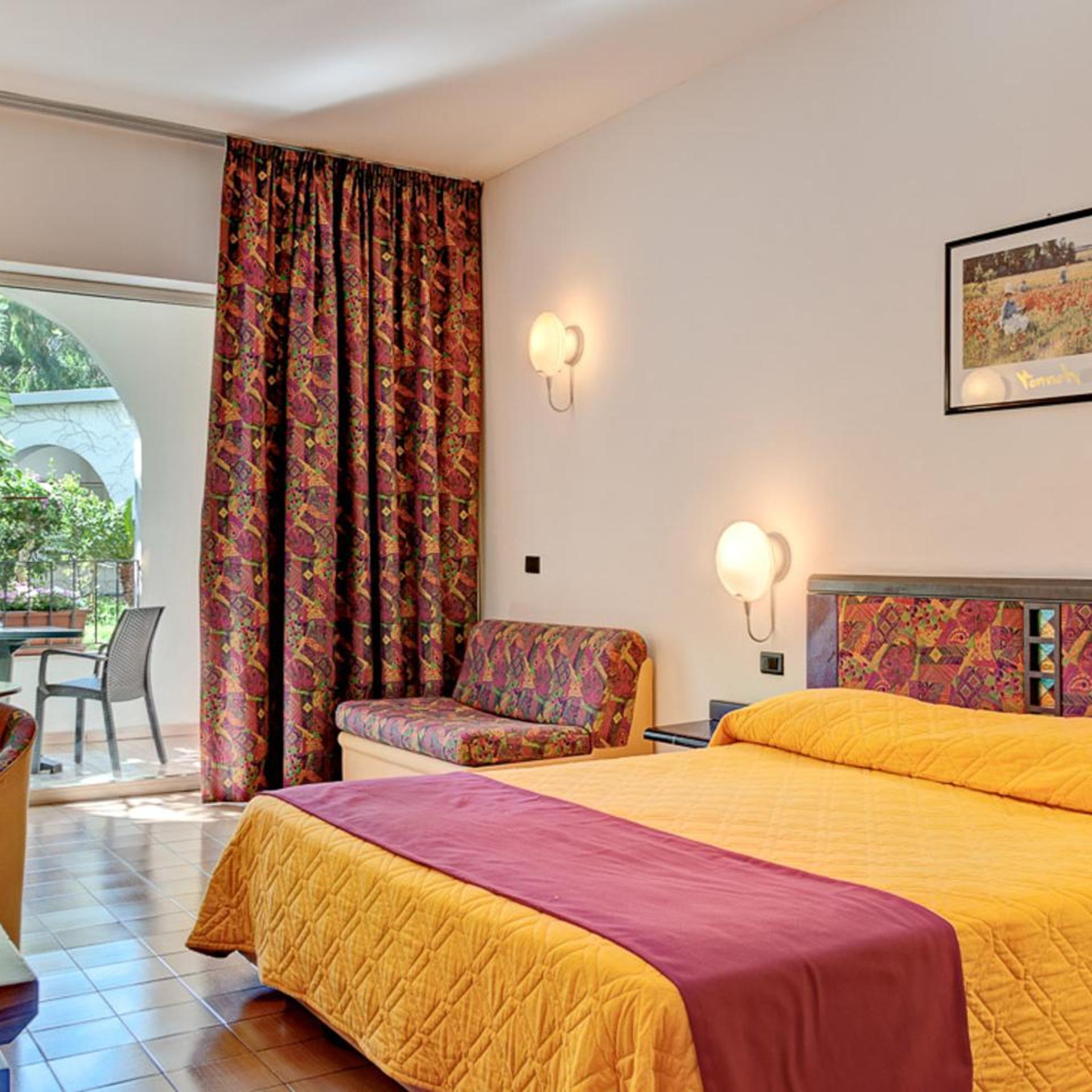 STANDARD, DOUBLE OR TWIN BED, BALCONY