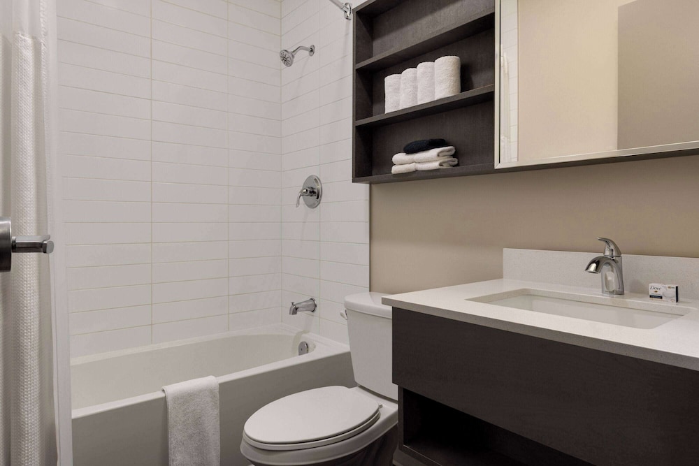 Microtel Inn & Suites by Wyndham Boisbriand 31/35