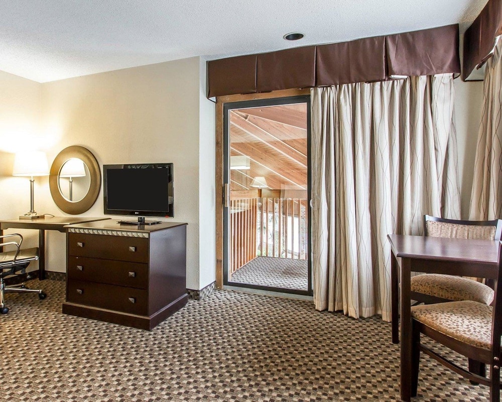 Quality Inn Macomb Near University Area 21/38