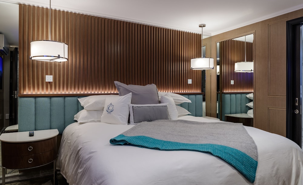 SUITE, BAY VIEW