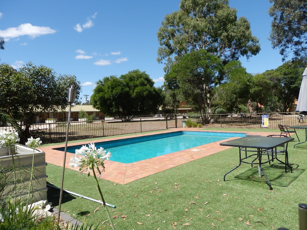 Mountain View Motor Inn & Lodges 28/36