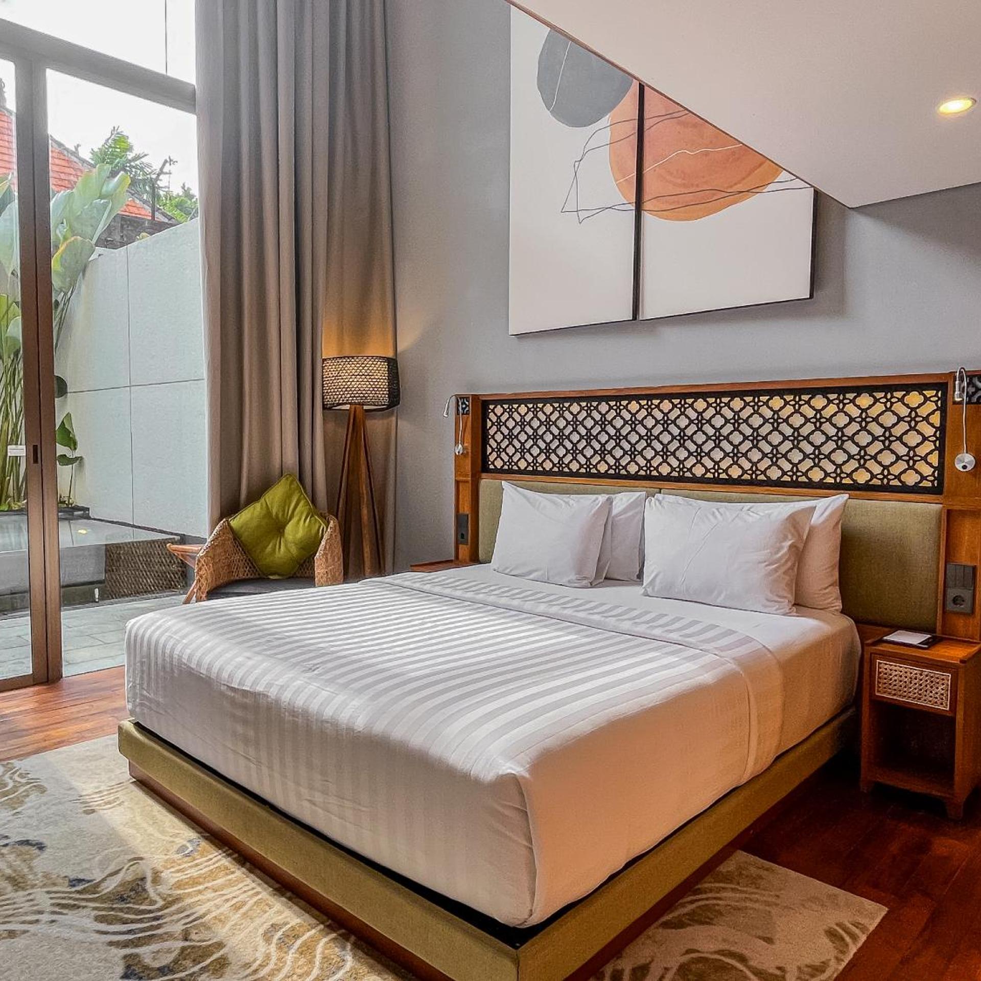 2 BEDROOMS, SUITE