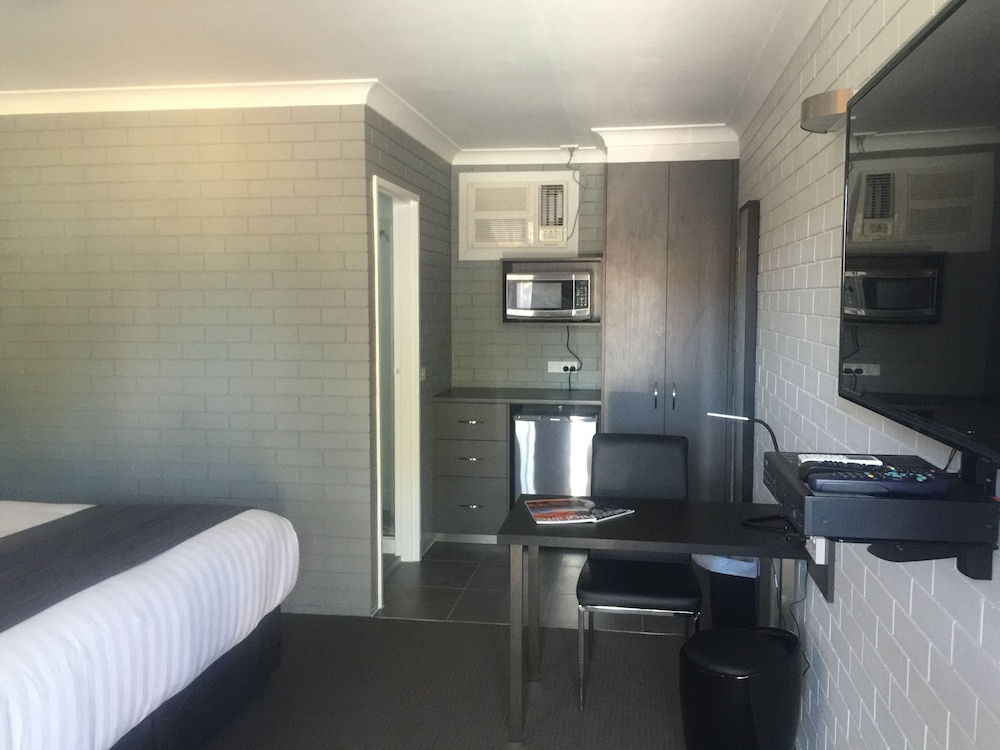 BLUE VIOLET MOTOR INN 13/38