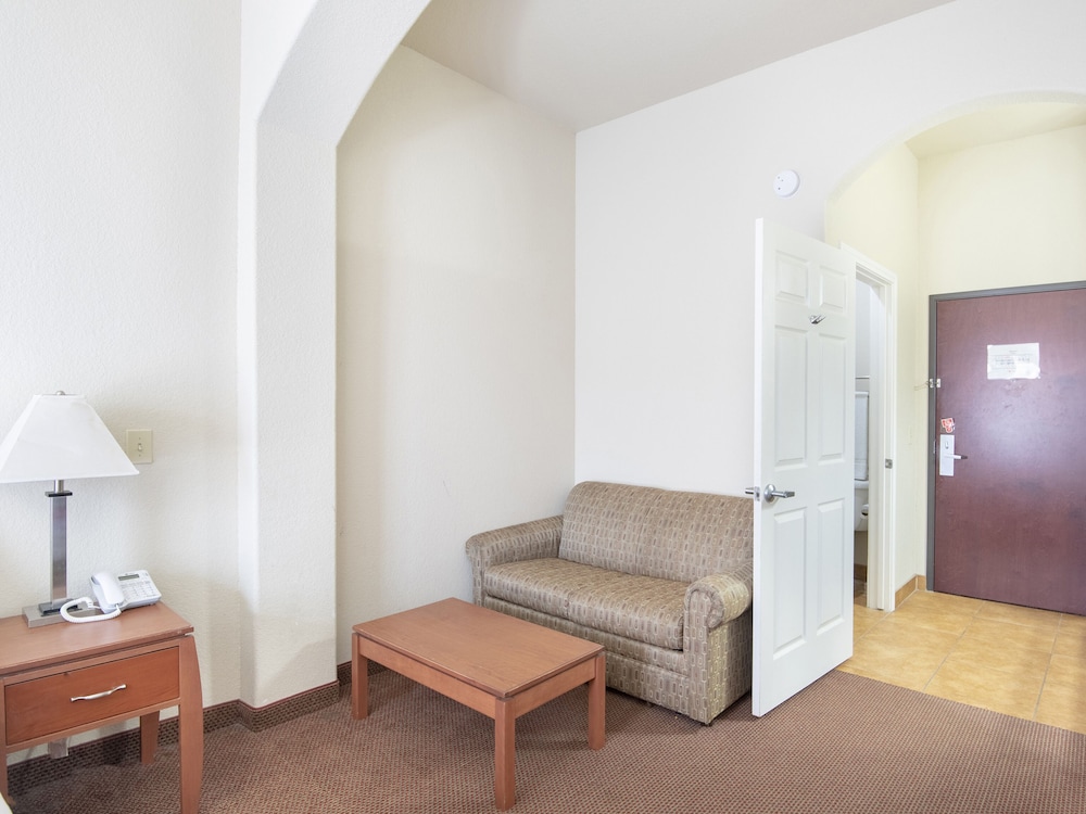 OYO Townhouse Clute Lake Jackson 31/44