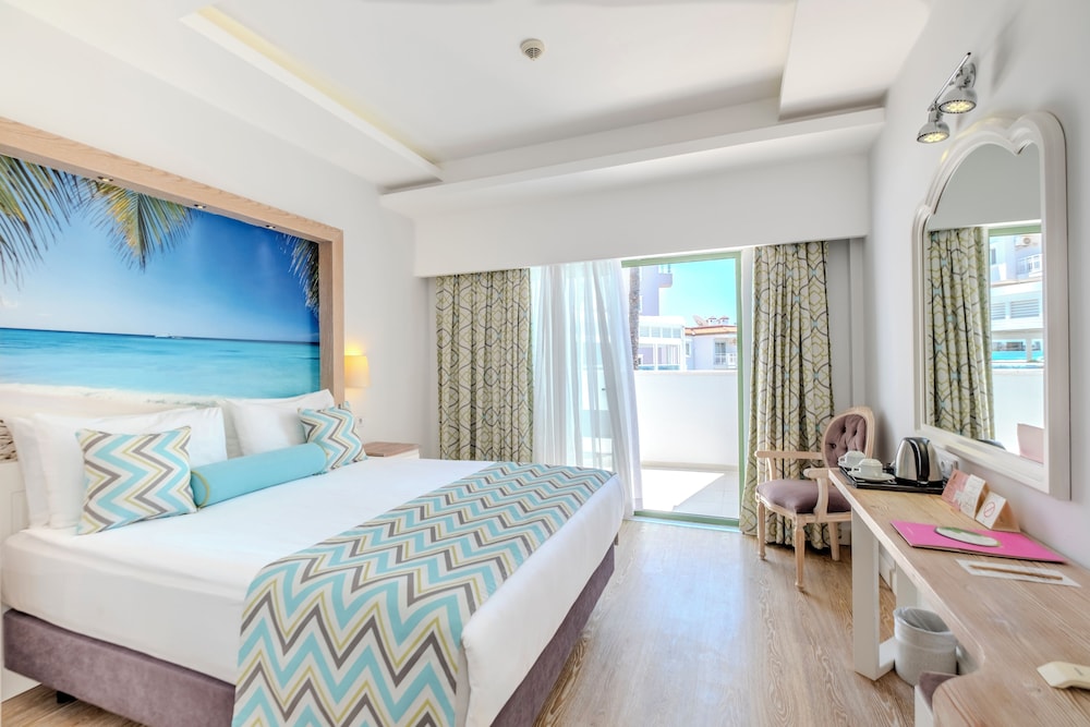 Hotel Iz Flower Side Beach 13/50