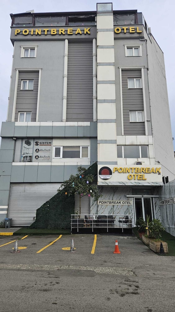 Pointbreak Hotel 41/49