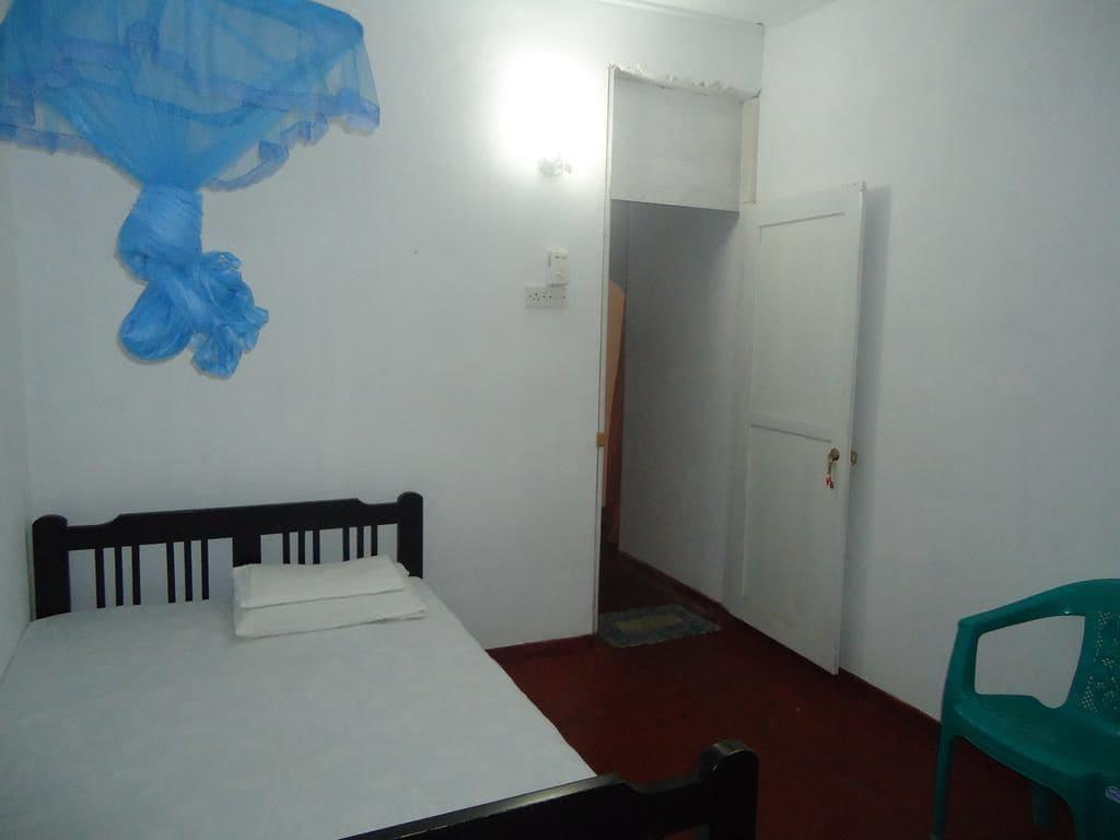 Nishan Surf Inn 5/14