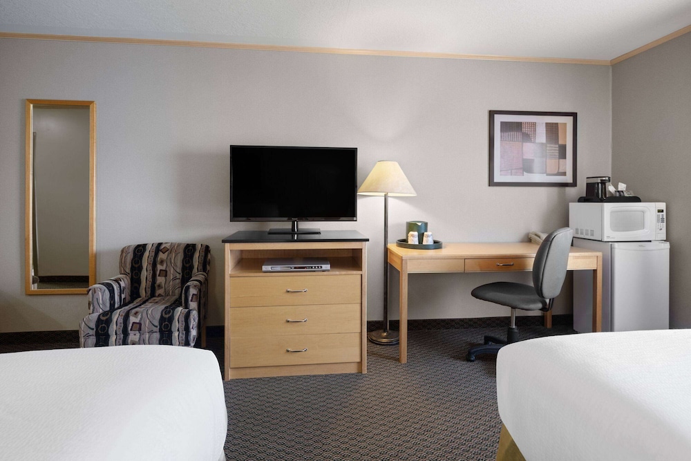 Travelodge by Wyndham Fort McMurray 45/49