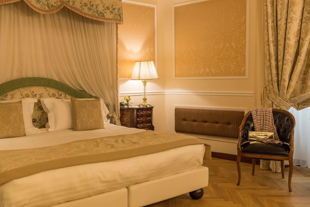 DELUXE, DOUBLE BED