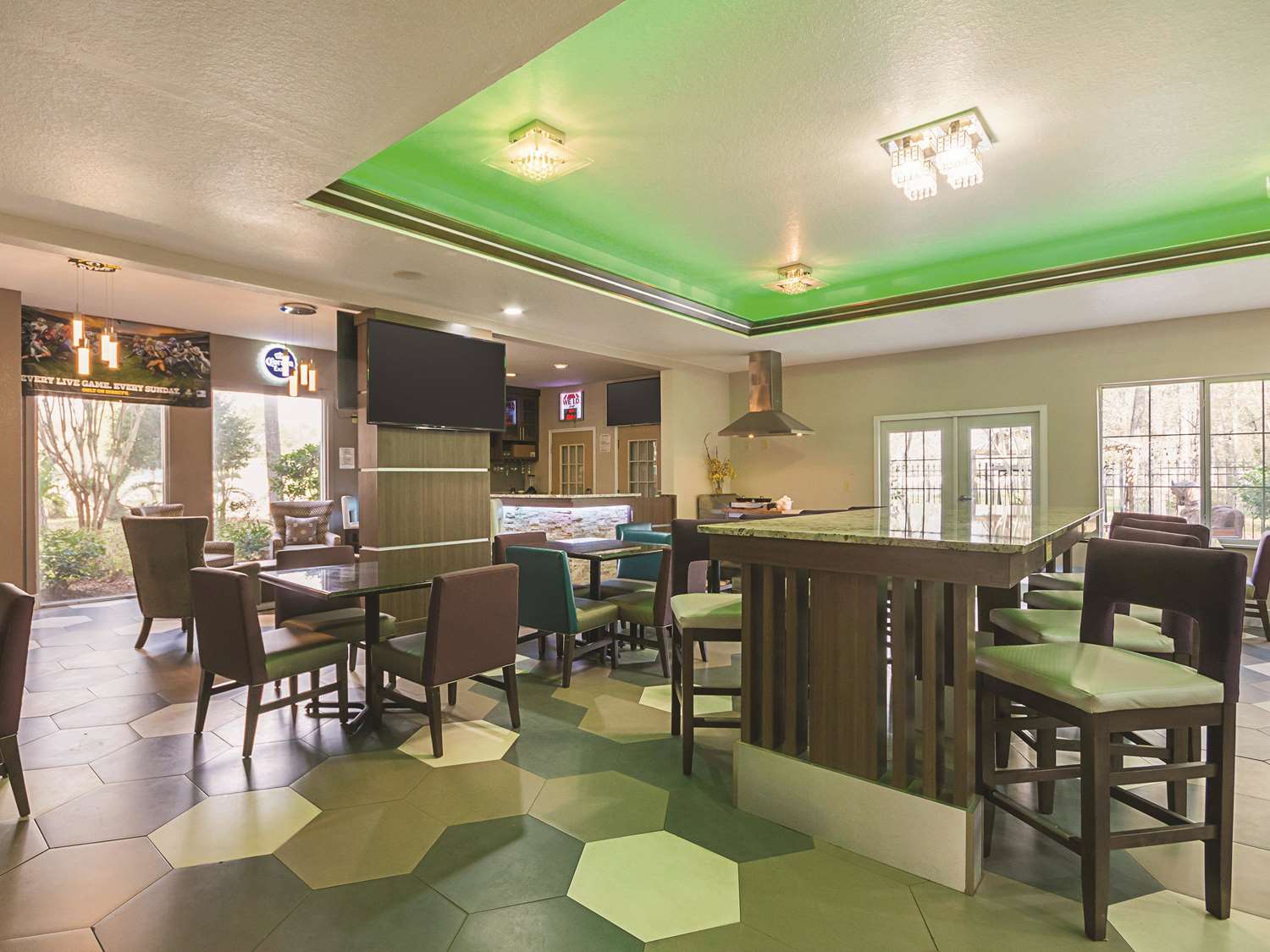 La Quinta Inn & Suites by Wyndham Kingwood Houston IAH Airpt 23/31