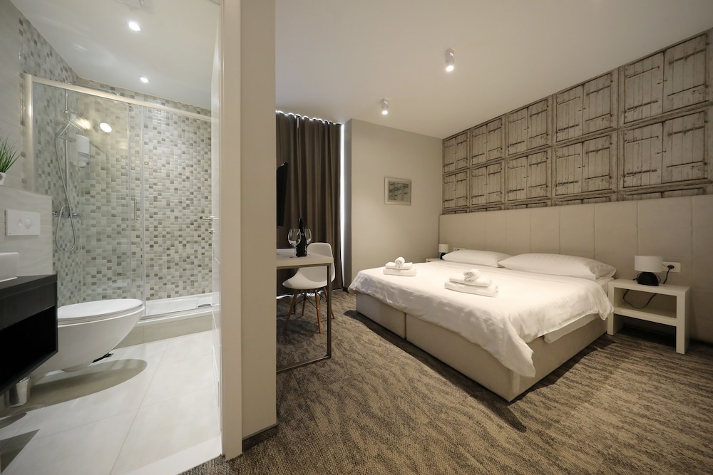 Downtown Boutique Hostel 15/50