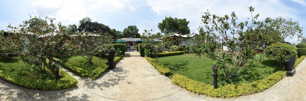 Flower Garden Lake Resort 42/50