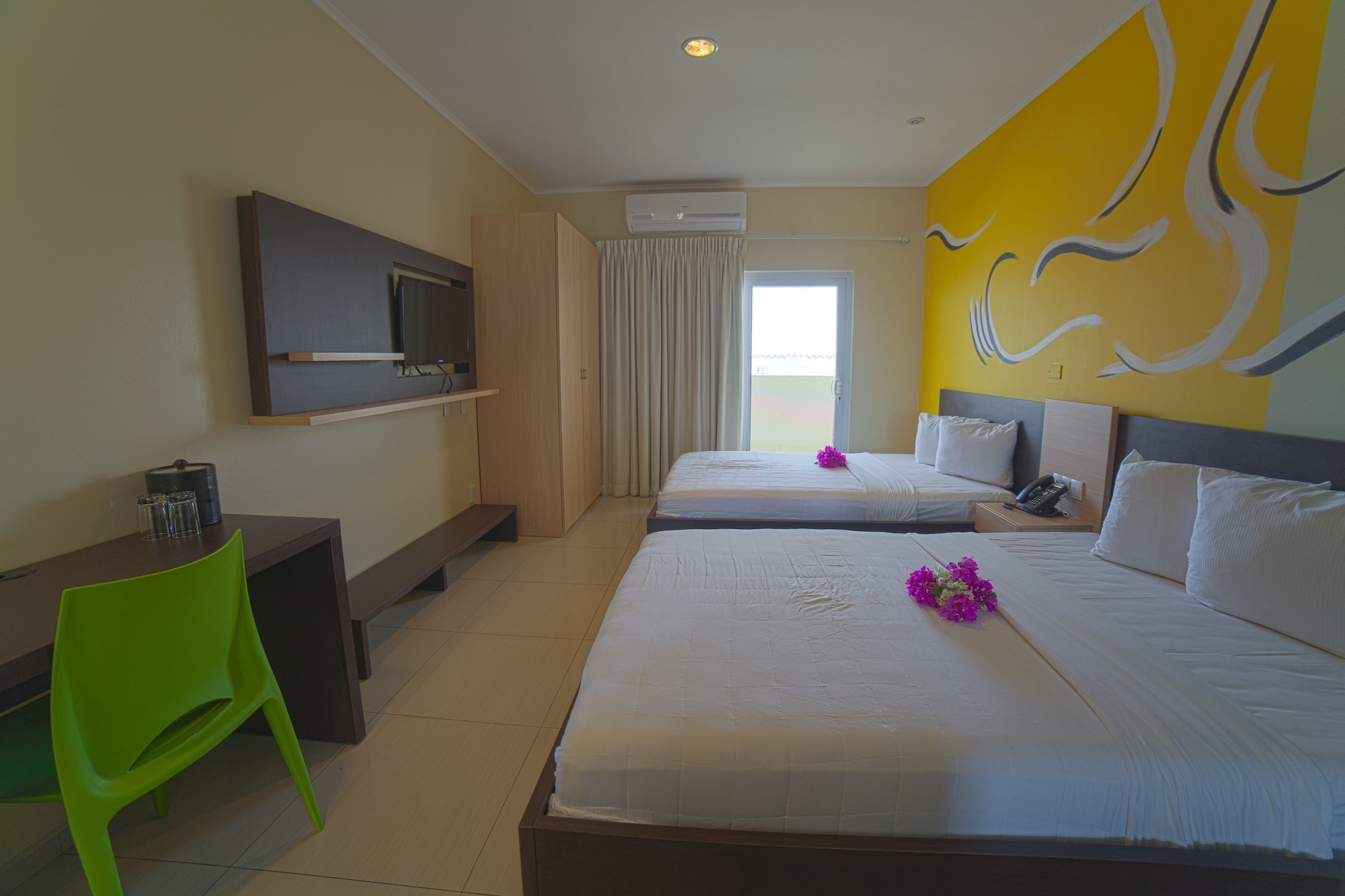 DELUXE, 2 QUEEN BEDS, BALCONY