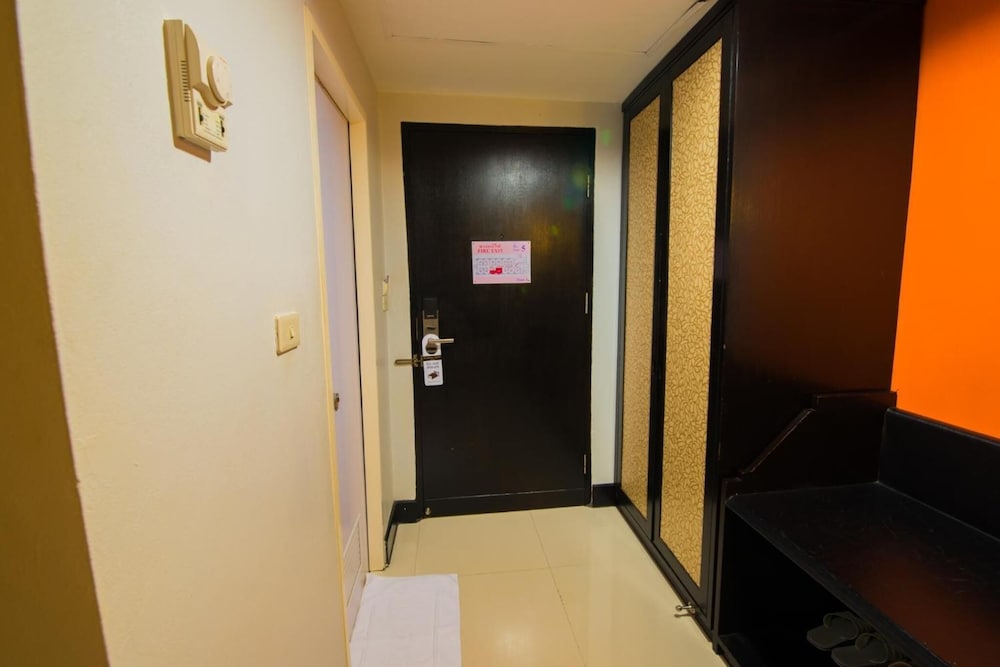 Asawann Hotel 37/68