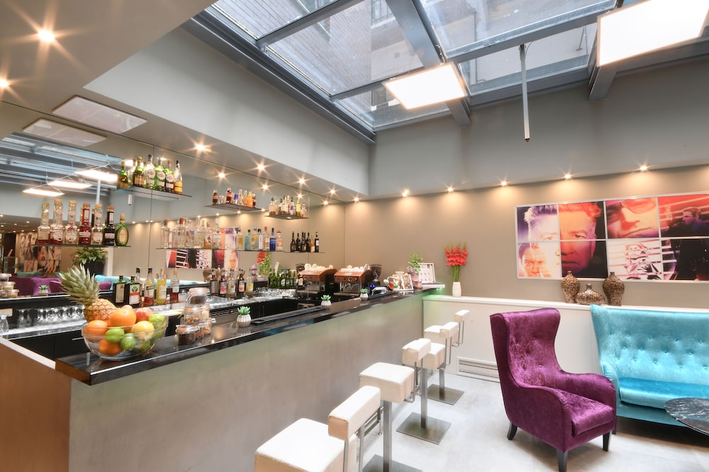 Honest Budapest by Chic & Basic 66/81