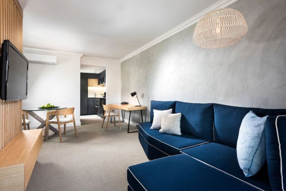 Tradewinds Hotel 34/59