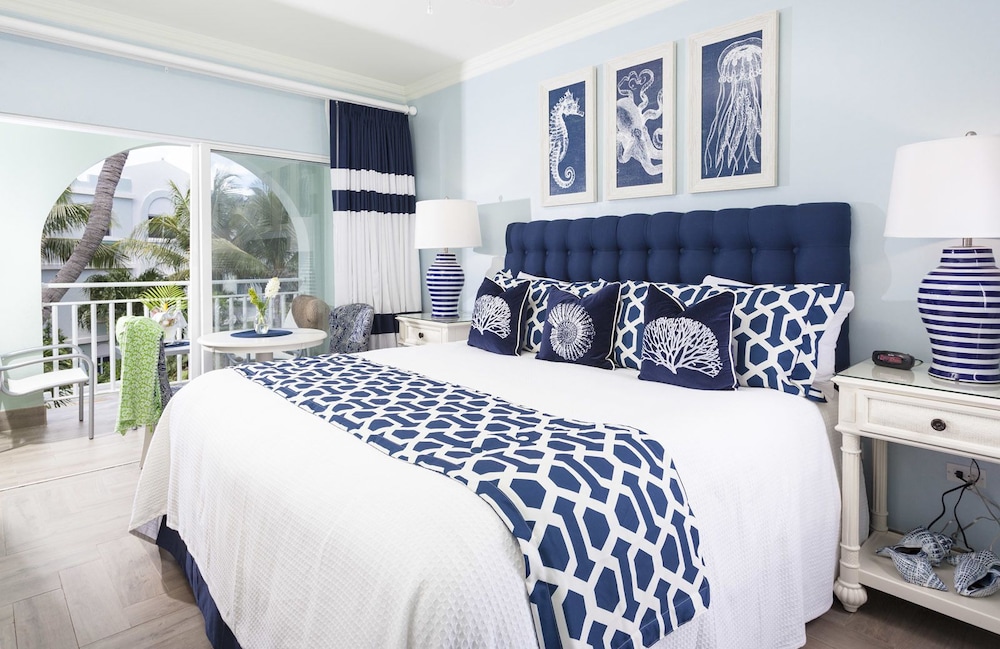 Courtyard, Premier, King Bed