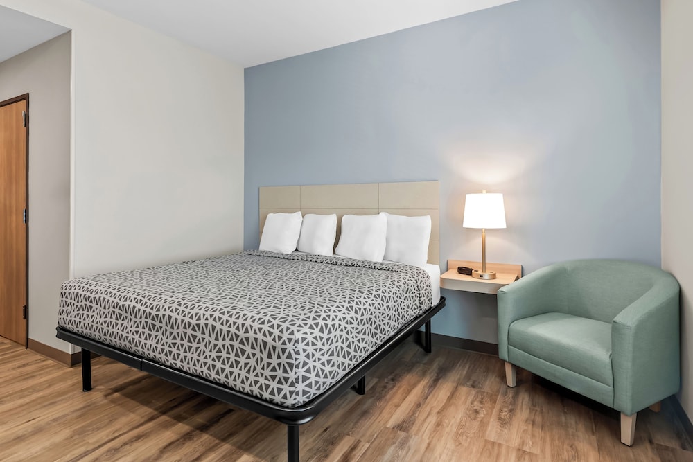 WoodSpring Suites Petersburg near Fort Lee 26/54