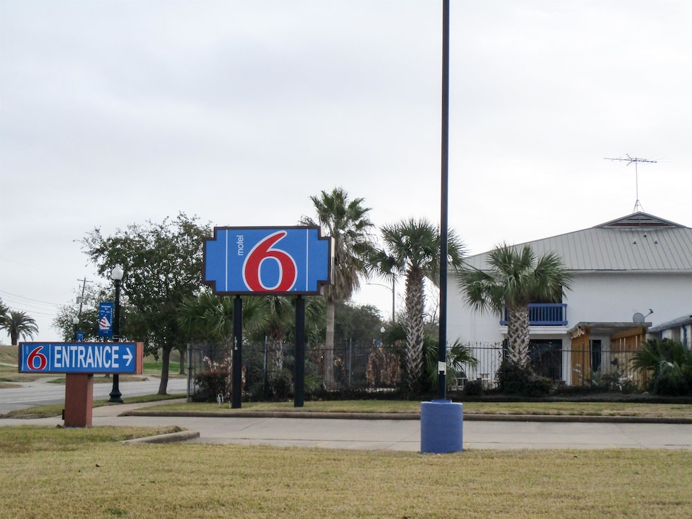 Motel6 Freeport, TX 43/54