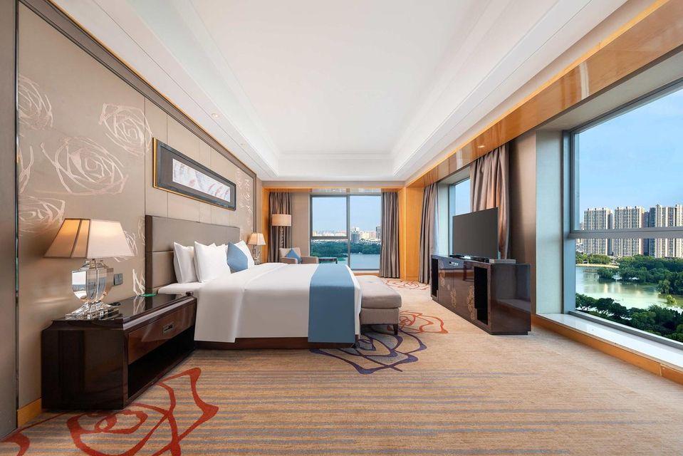 Suite, King Bed