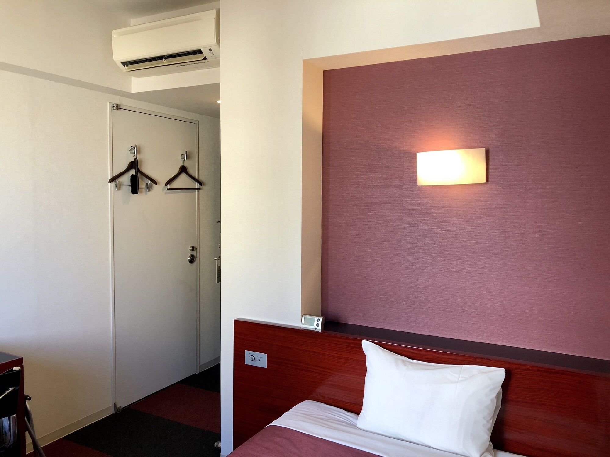 SEMI ROOM, ECONOMY, SEMI DOUBLE BED, SMOKING