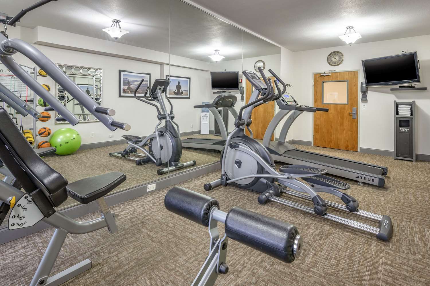 Best Western Plus Peppertree Airport Inn 40/57
