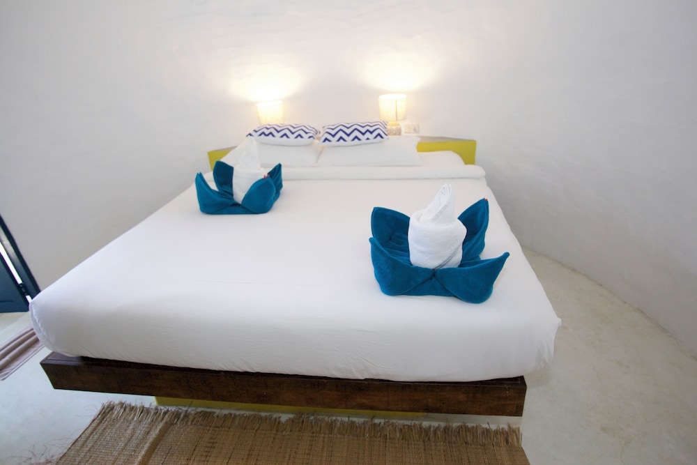 Lime N Soda Beachfront Resort 11/50