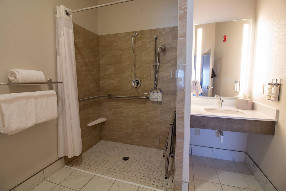 Holiday Inn Express Leland - Wilmington Area 70/71