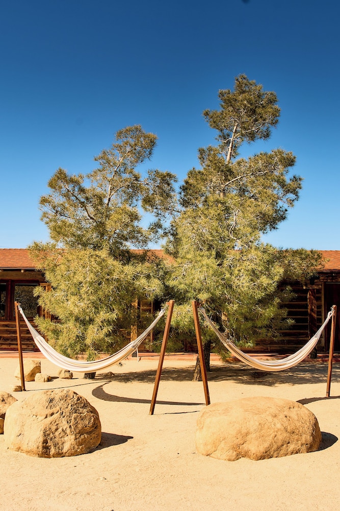 Pioneertown Motel 40/53