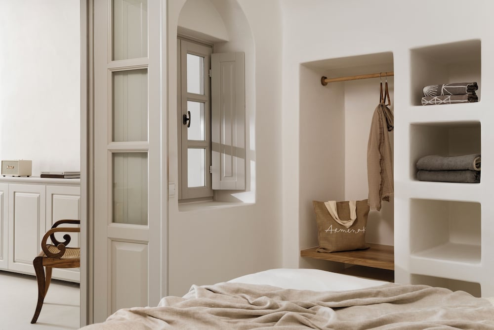 SIGNATURE, SUITE, JETTED TUB