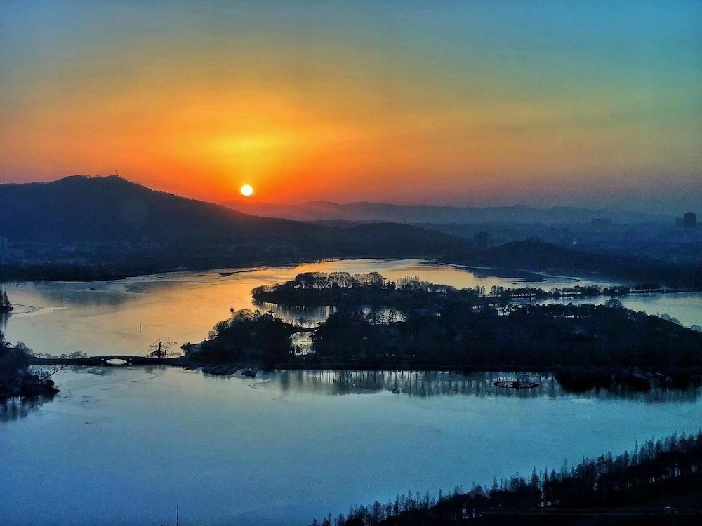 Shangri-La Nanjing 70/73