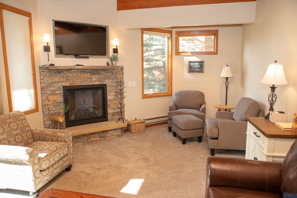 Tennis Townhome 2 Bed 2 5 Bath 27/50