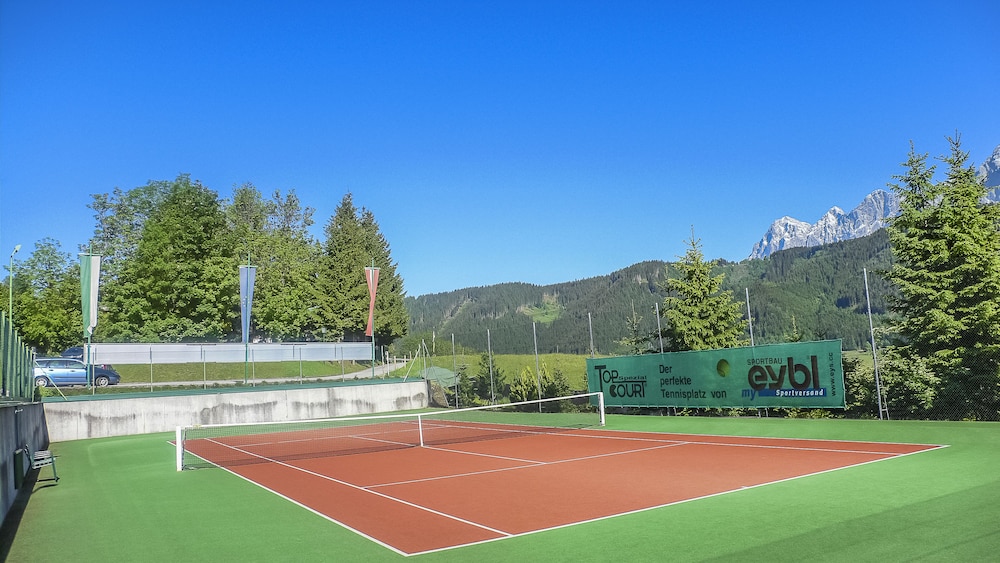 Alpine Club Resort 54/78