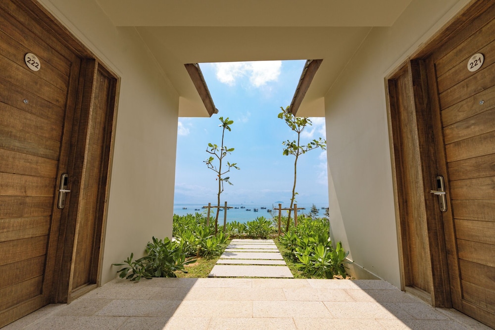 Crown Retreat Quy Nhon 10/88