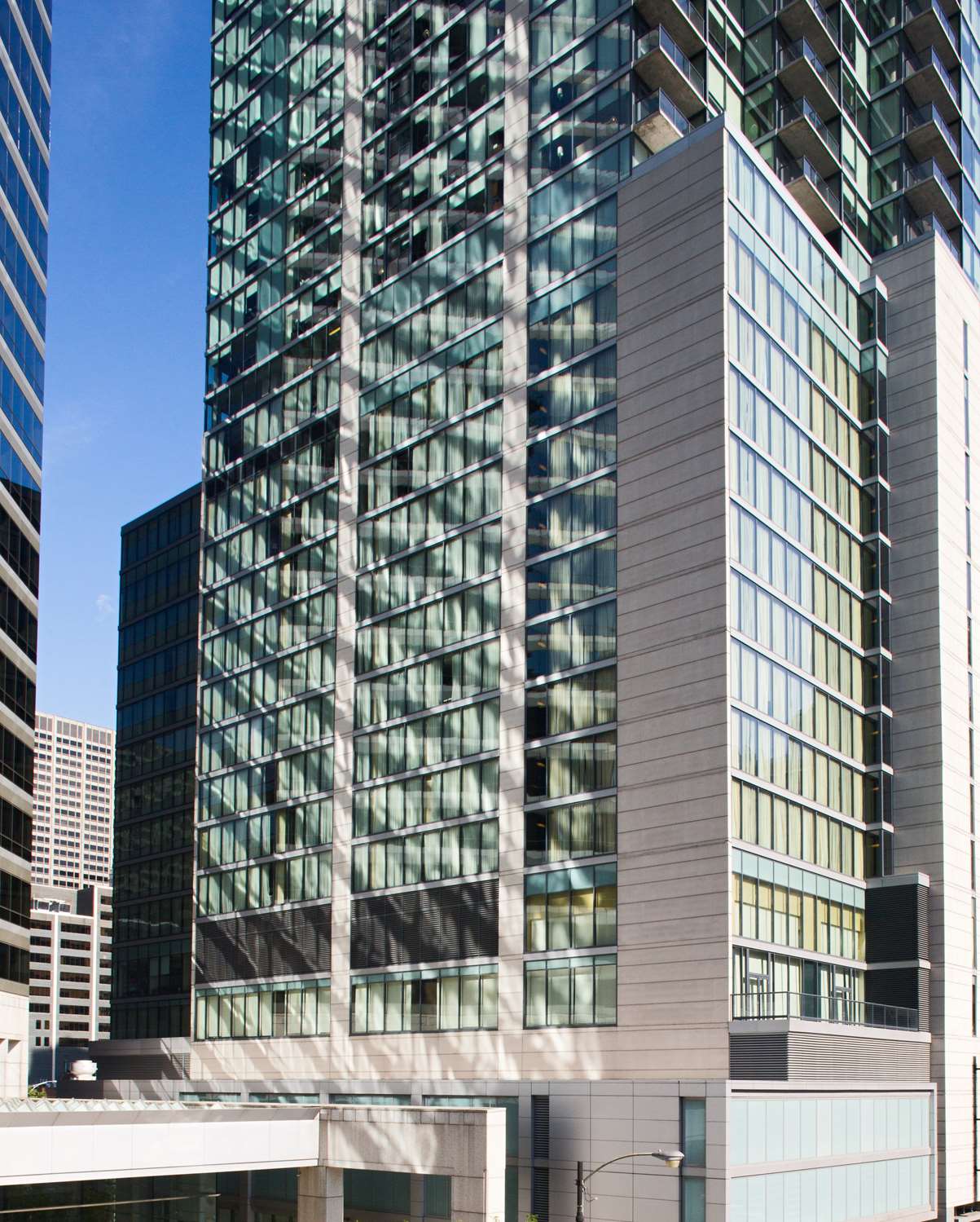 Hotel 505 River North 2/75
