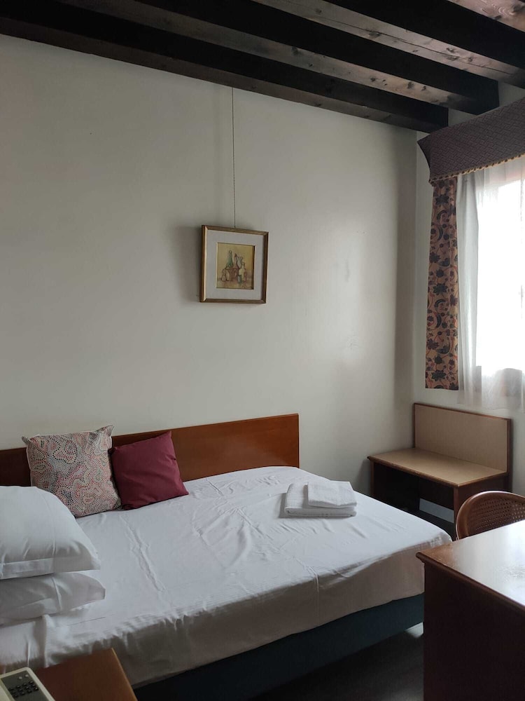 Hotel Villa Sara 13/60