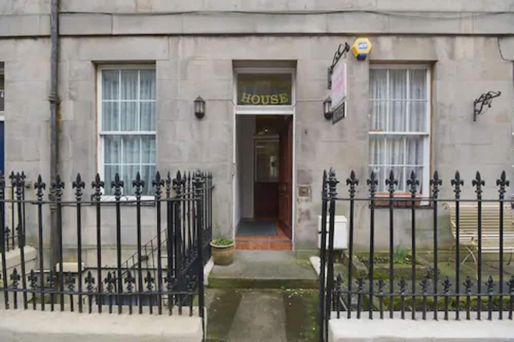 Sakura Edinburgh Guest House 12/20