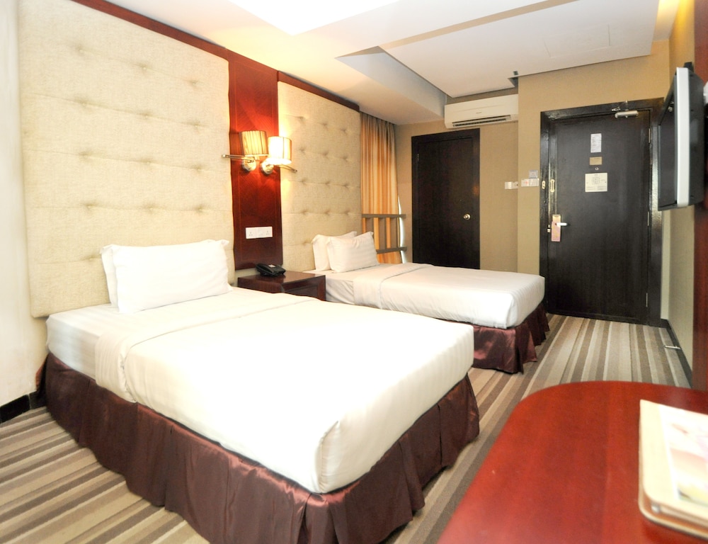 Celyn City Hotel 9/23
