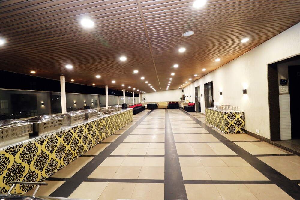 Hotel Rajhans Regent 29/48