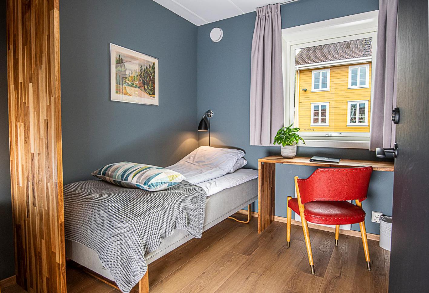 Room, Single